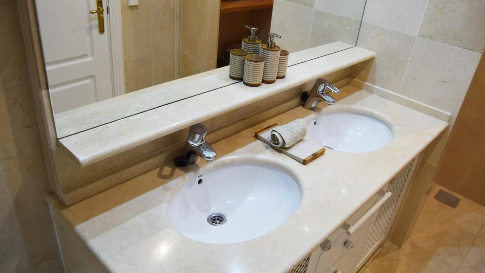 Marbella Seaview Apartment with Pool