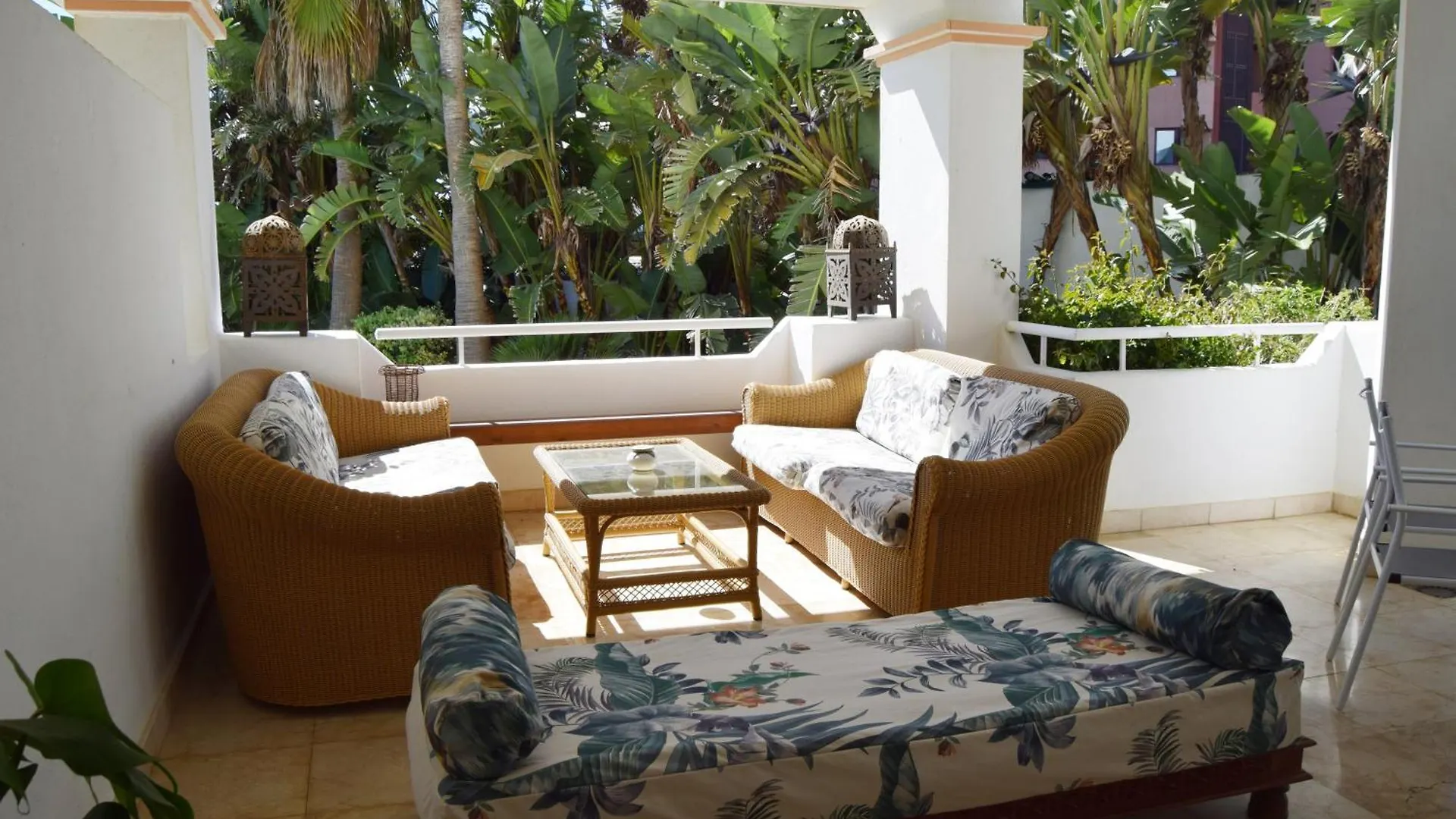 Marbella Seaview Apartment with Pool
